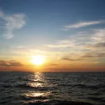 Aphotel Paraiso Del Sur In Centro Citta, Wifi Personale, Vista Mare Con Terrazza, Ristoranti E Pub Adiacenti, Taxi E Bus, Atelier Cura Persona, Farmacia Con Medico