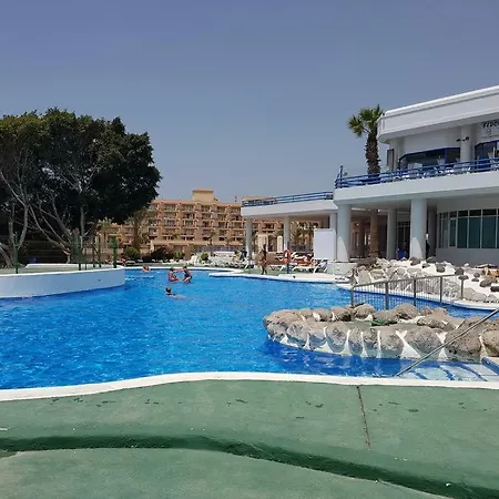 Apartment Aphotel Paraiso Del Sur: Seaside Retreat With Center Convenience *